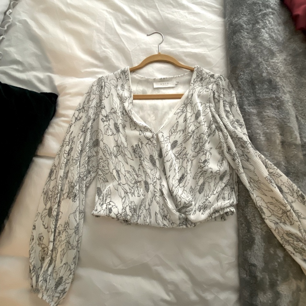 Long sleeve silk black and white floral crop top